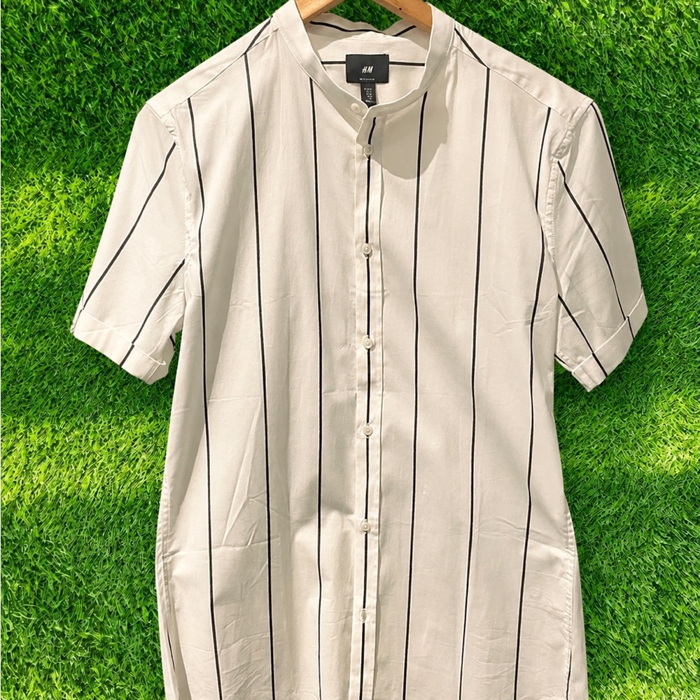 H&M Cream Short-Sleeve Button-Front Shirt with Black Pinstripes